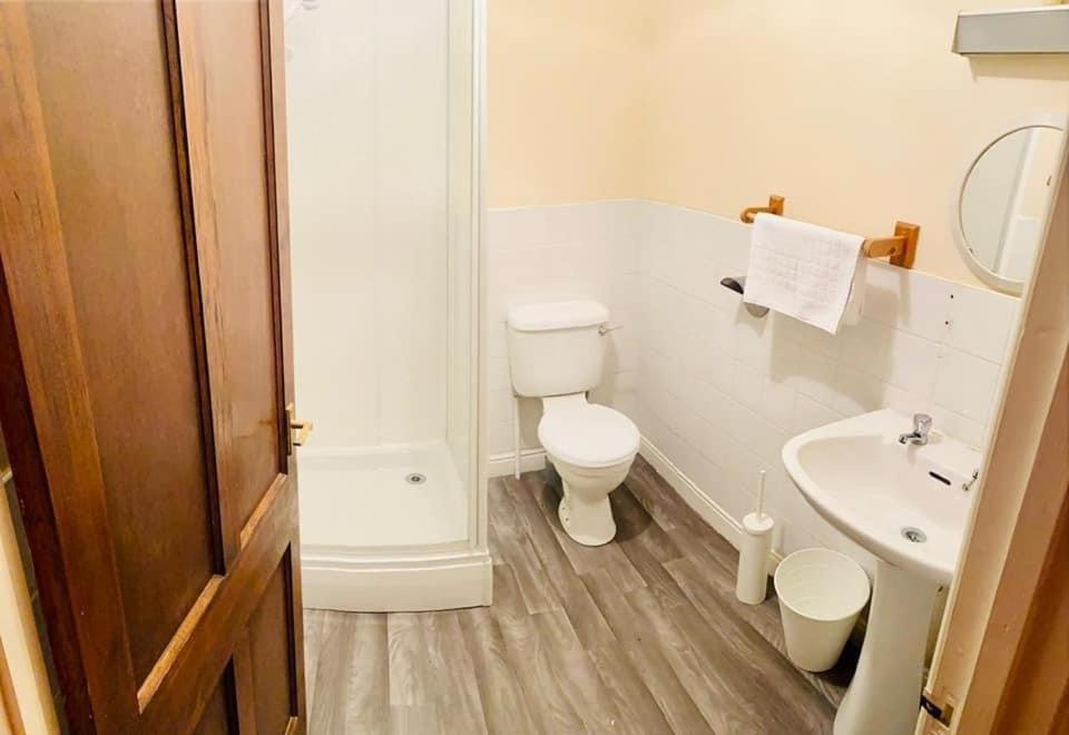 Bertie Pontypridd Hotel Trehafod Ngoại thất bức ảnh