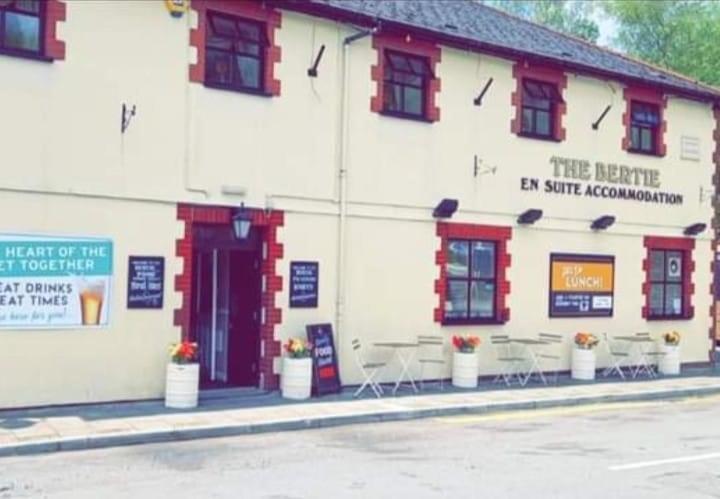 Bertie Pontypridd Hotel Trehafod Ngoại thất bức ảnh